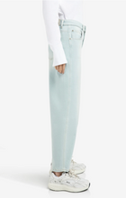 Load image into Gallery viewer, Yaya - Barrel jeans in light washed denim