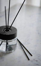 Load image into Gallery viewer, Wikholme - Mineral Diffuser Black Orchid
