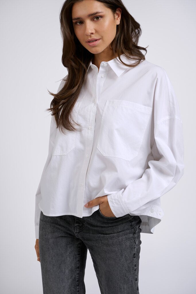 Yaya - White blouse with batwing sleeves, buttons and chest pockets