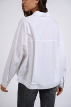 Load image into Gallery viewer, Yaya - White blouse with batwing sleeves, buttons and chest pockets
