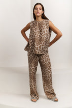 Load image into Gallery viewer, Yaya - Sleeveless top with leopard print and back buttons
