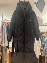 Load image into Gallery viewer, Diego M - Long Puffa coat in Black
