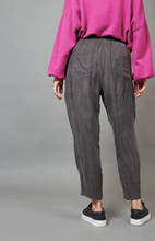 Load image into Gallery viewer, Eb&amp;Ive - Vienetta Relaxed Pant in Fossil
