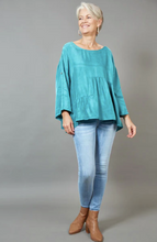 Load image into Gallery viewer, Eb&amp;Ive - Vienetta Top in Teal
