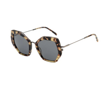 Load image into Gallery viewer, Yaya - Ivy sunglasses in square shaped desgin with turtoise pattern
