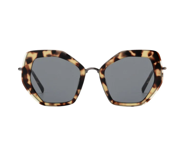Yaya - Ivy sunglasses in square shaped desgin with turtoise pattern