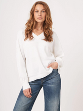 Load image into Gallery viewer, Repeat - V-neck sweater with textured stripes in White
