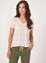 Load image into Gallery viewer, Repeat - Linen T-shirt with stripes

