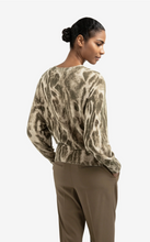 Load image into Gallery viewer, Yaya- Soft sweater with abstract all-over print
