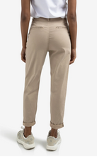 Load image into Gallery viewer, Yaya - Trousers with pleats and chino pockets in Sand
