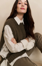 Load image into Gallery viewer, Yaya - Ribbed sleeveless sweater with side buckles
