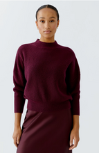 Load image into Gallery viewer, Oui - Pullover - bramble berry
