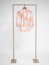 Load image into Gallery viewer, Herzen's Angelegenheit - Blouse
