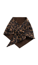 Load image into Gallery viewer, Yaya - Reversible leopard triangle scarf
