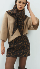 Load image into Gallery viewer, Yaya - Reversible leopard triangle scarf
