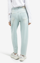 Load image into Gallery viewer, Yaya - Barrel jeans in light washed denim
