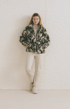 Load and play video in Gallery viewer, Yaya - Short teddy jacket with long sleeves, pockets and print
