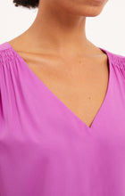 Load image into Gallery viewer, French Connection - Crepe Light V-Neck Top in Dahlia
