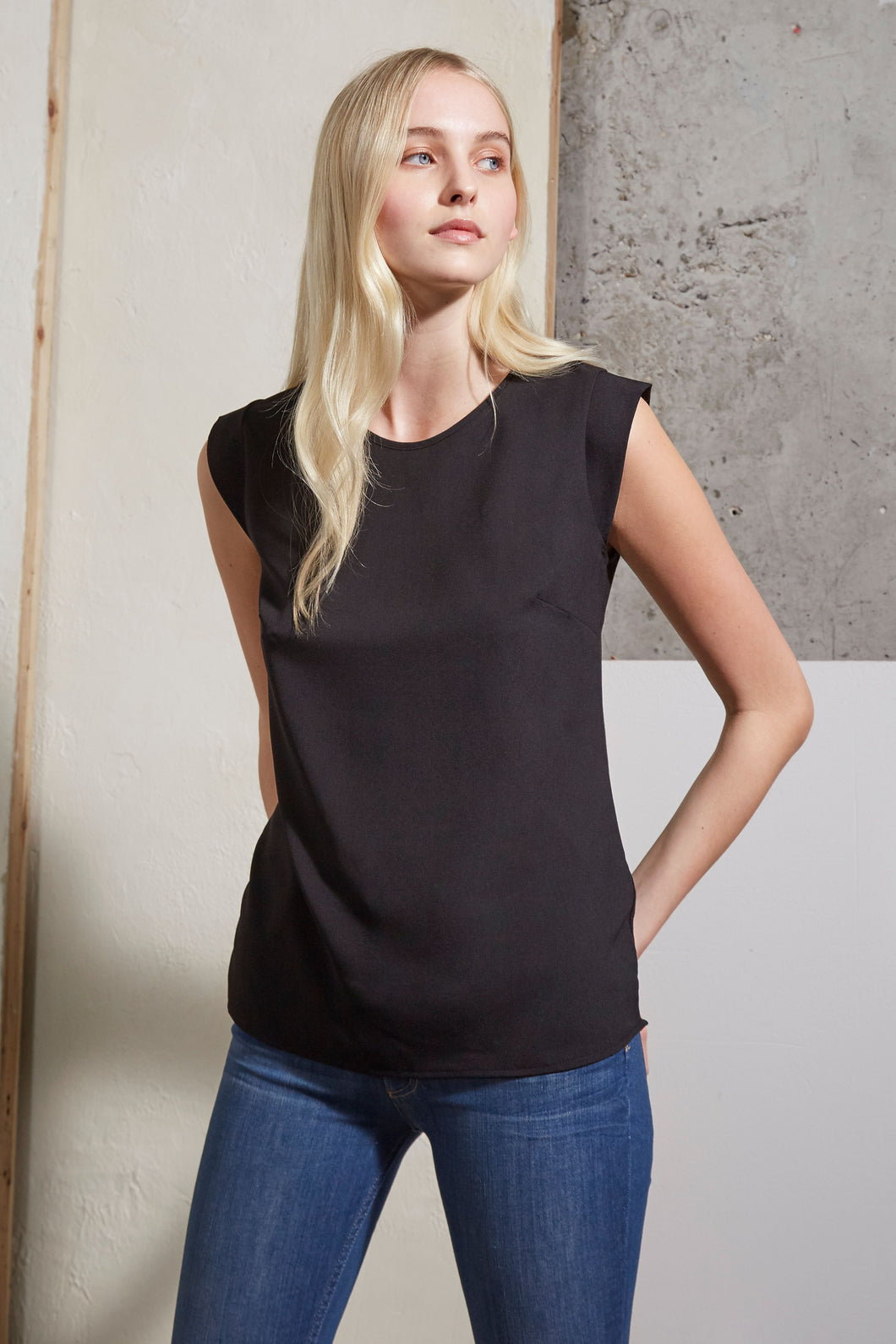 French Connection - Polly Plains Capped T in Black